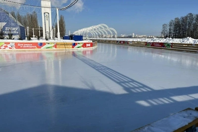 Каток на Адмиралтейской площади в Воронеже вновь работает