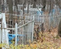 Вандалы опрокинули 26 памятников на кладбище | ngs24.ru