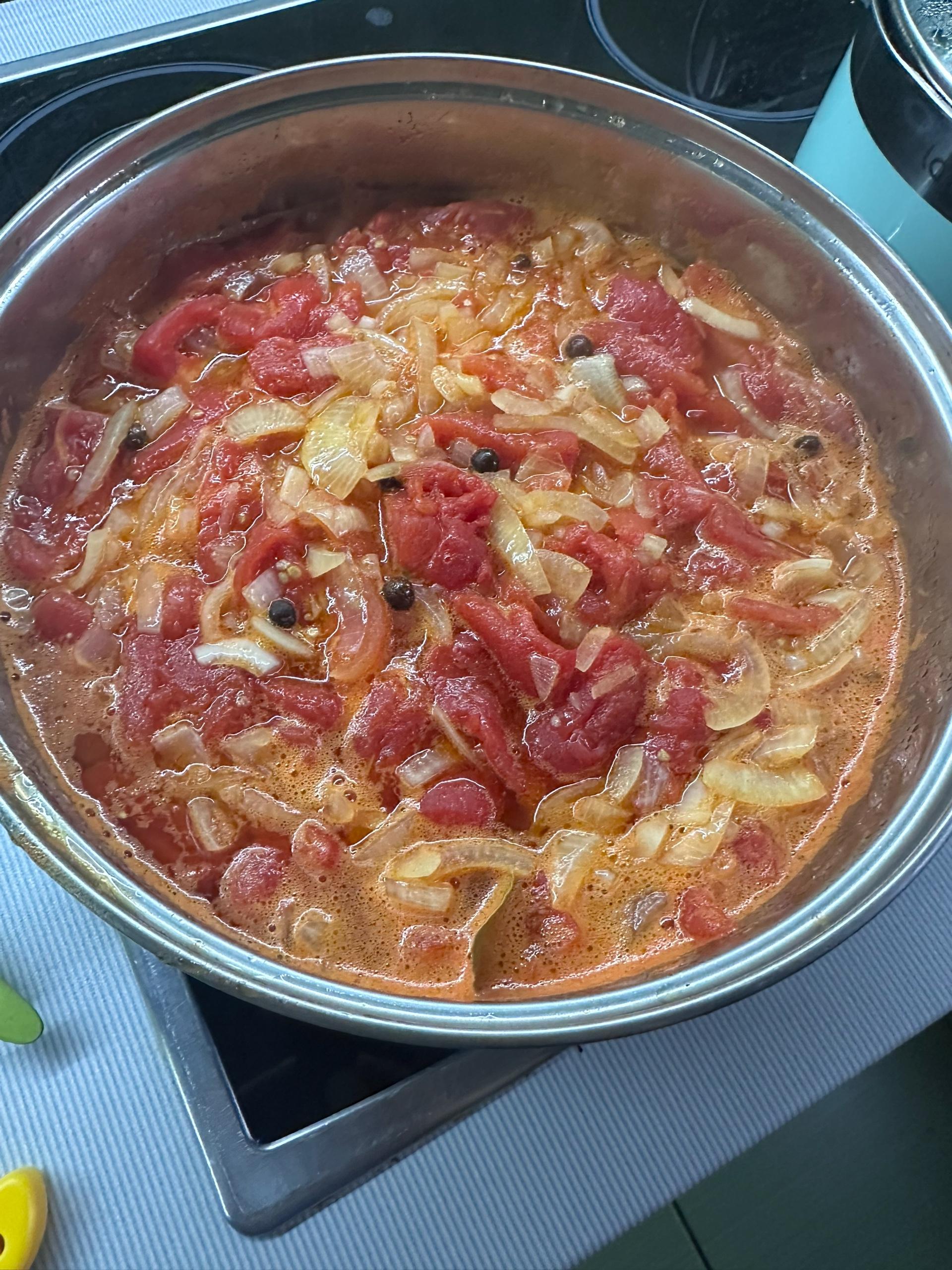 Копеечные продукты, а вкус на миллион: готовим легендарный томатный соус на зиму