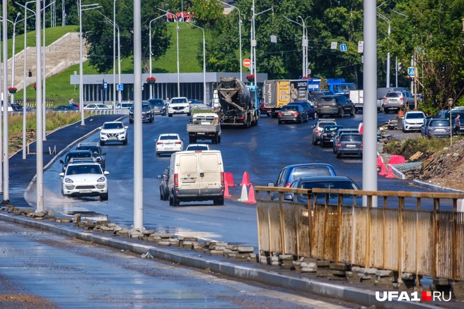 Все четыре полосы есть, разметку осталось нанести | Источник: Булат Салихов / UFA1.RU