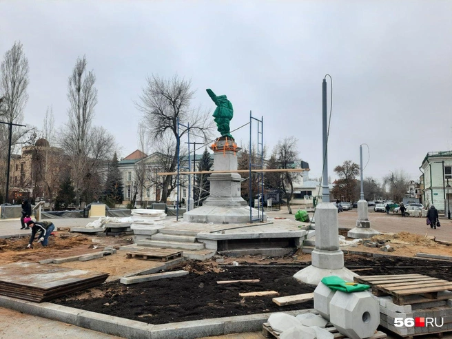 В Оренбурге спустя 7 лет «маленький Ленин» вернулся на свое законное место | Источник: Анастасия Баринова / 56.RU