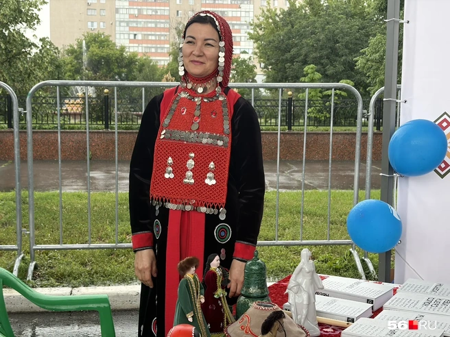 Все с радостью фоткались с оренбуржцами | Источник: Николай Сальников / 56.RU