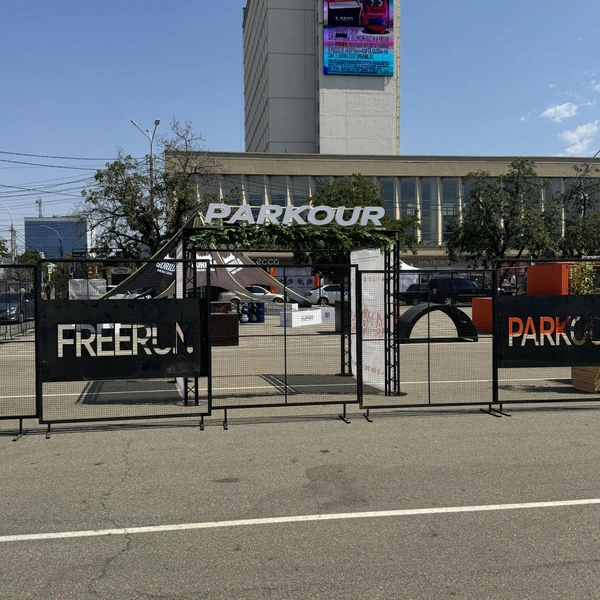 В центре Ставрополя возводят локации для «КАРДО» | Источник: Дарья Гранкина / 26.RU