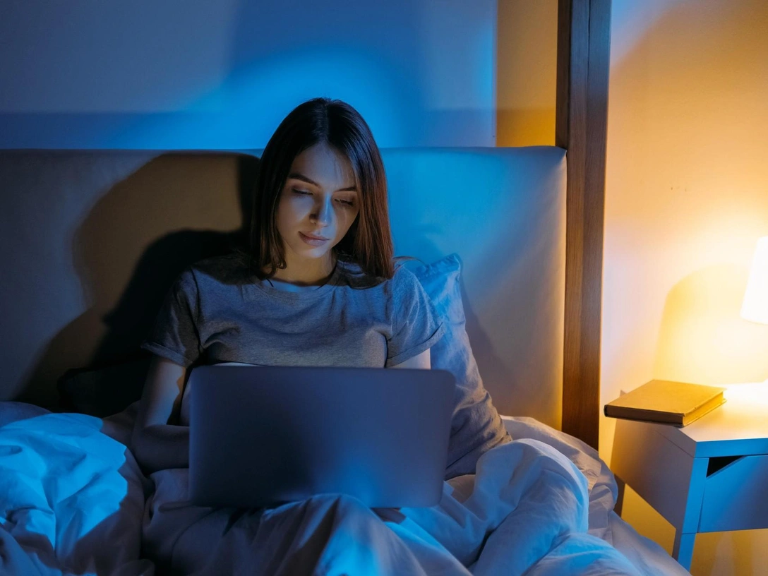 Как защитить глаза от синего света: 3 действенных способа, которые сохранят здоровье (и продлят молодость) | marieclaire.ru