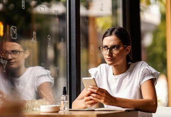 «Зная, что я атеистка, отец упорно поздравляет с церковными праздниками»