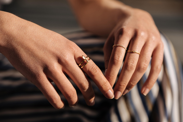 На каких пальцах нужно носить кольца, чтобы стать богаче и счастливее