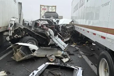 Over 50 Vehicles Collide on US Highway, Road Blocked Both Ways