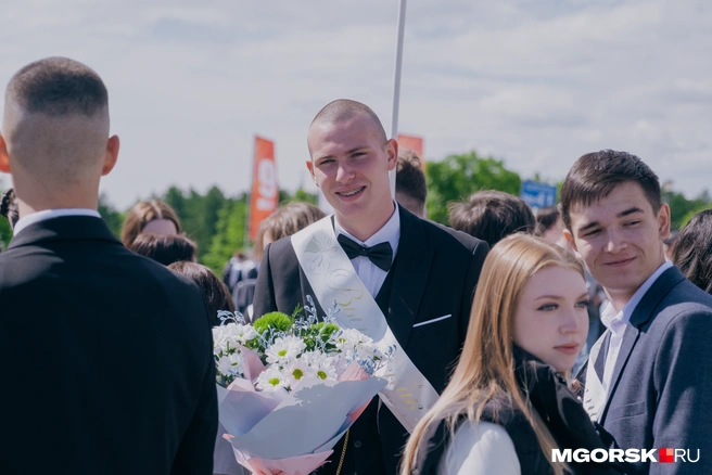 Парни тоже в основном сделали ставку на деловой стиль | Источник: Даниил Пономаренко / MGORSK.RU
