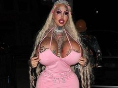 Умерла блогер, которую прозвали «живой надувной куклой», — она потратила на пластику более 150 тыс $