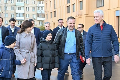 Собянин подарил «Москвич» 300-тысячному переселенцу