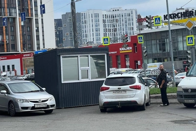 Жители ЖК «Московский квартал» возмущены платной парковкой