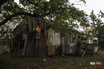Один из оставленных домов | Источник: Дарья Паращенко / 93.RU