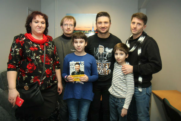 Родители очень благодарны Лазареву за то, что он посодействовал в лечении детей