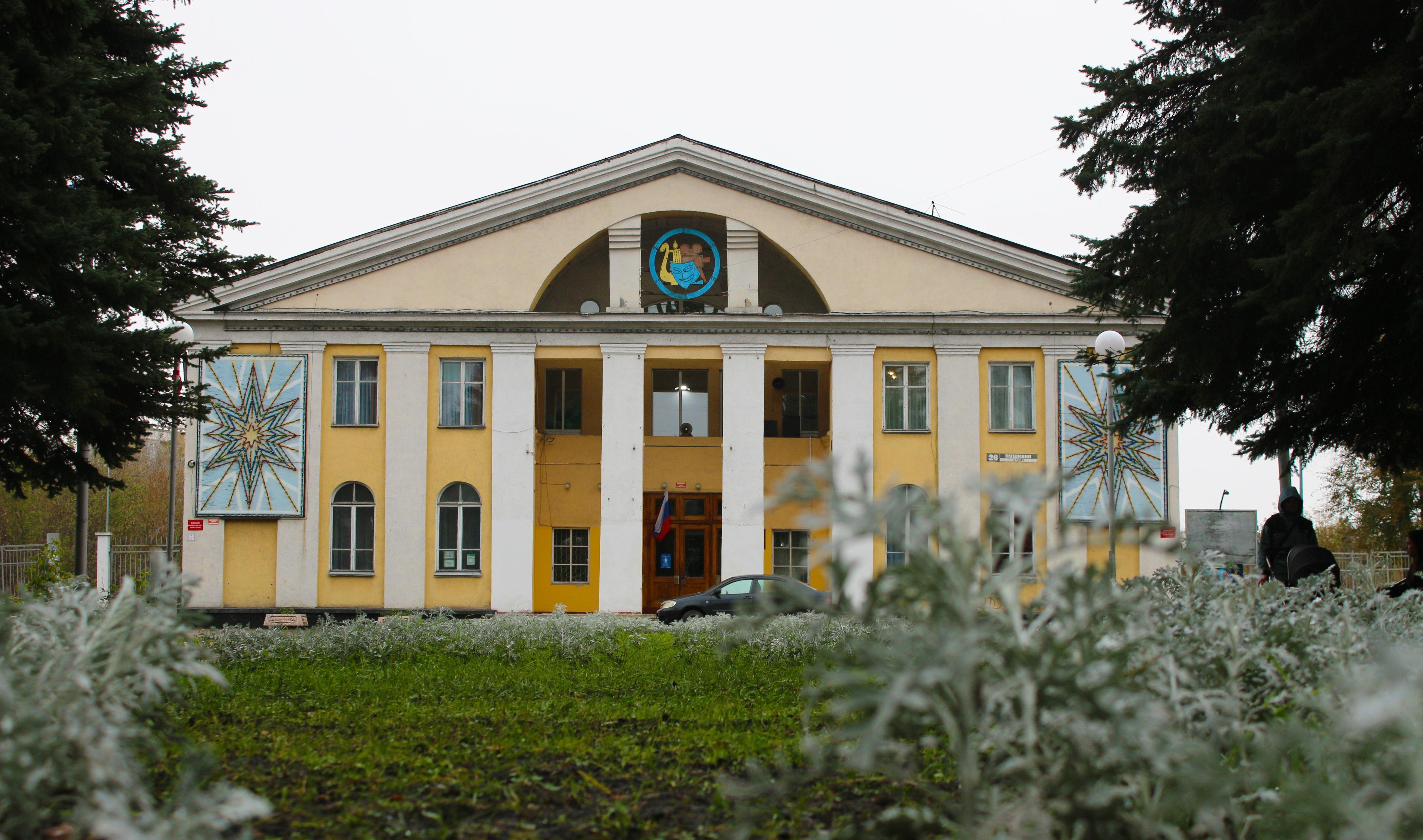 Жители уже больше 70 лет ходят на концерты в ДК имени Маяковского | Источник: Игорь Епифанцев / NGS42.RU