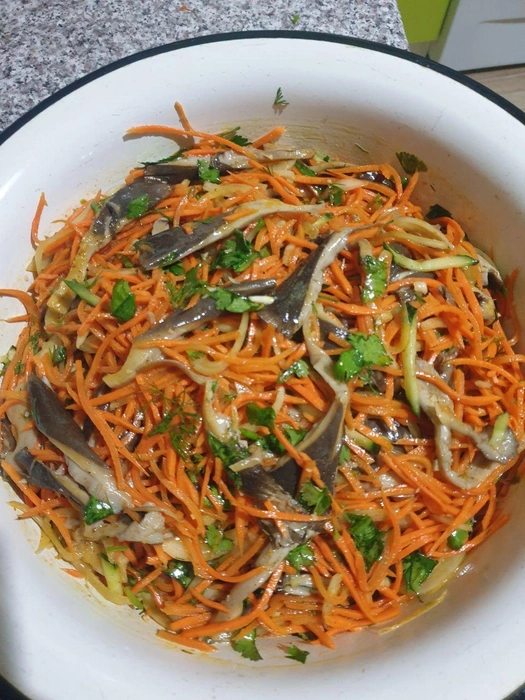 Самое главное в этом рецепте — дать время салату настояться | Источник: Елена Кан