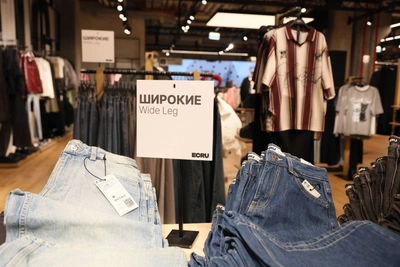 Тейлоринг и бэгги: новые вывески в Москве после закона