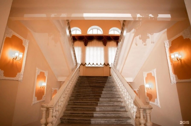 Ремонт внутри сделал новый собственник — Академия искусств | Источник: 2ГИС