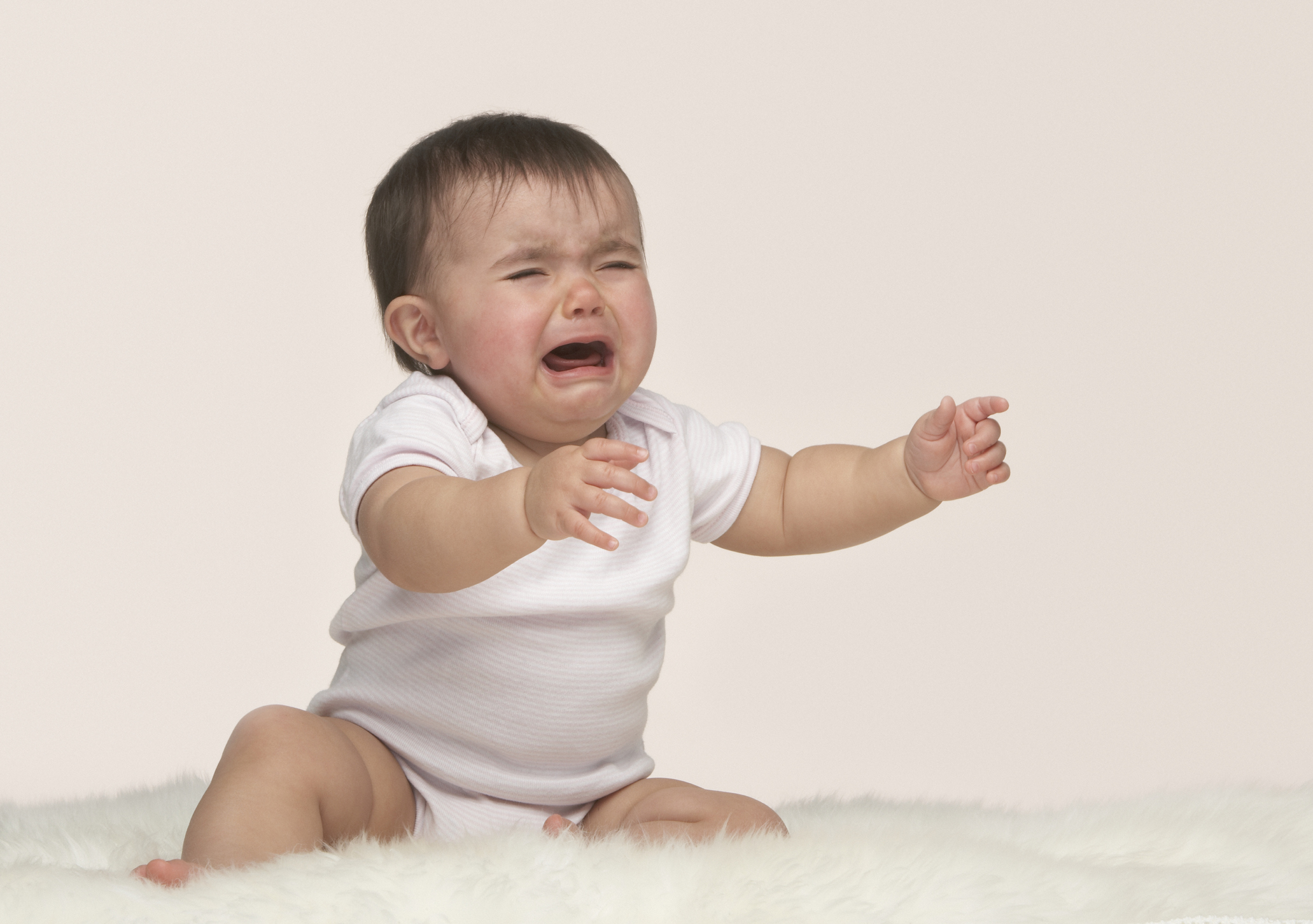 Новорожденный плачет. Как успокоить малыша?