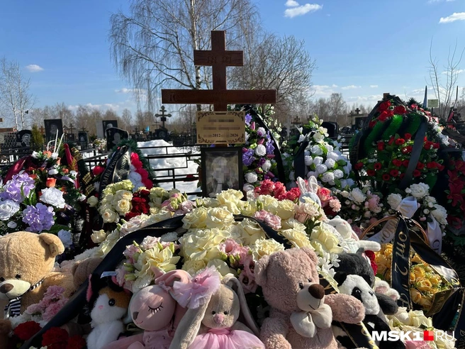 Сегодня в Звенигороде простились с утонувшей в Москве-реке девочкой | Источник: StarHit.ru