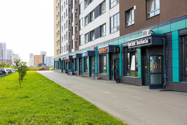 Выпить кофе, сделать стрижку, забрать заказ с маркетплейса и купить деликатесы к праздничному ужину — дело нескольких минут | Источник: «Группа ЛСР»