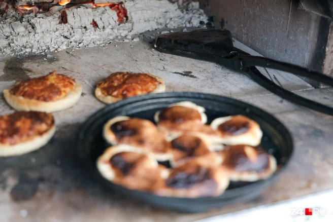 Не ясно по какой такой причине европейские чугунные формы начали отливать в Каслях, но факт остается фактом: блюда из этих форм имели большую популярность | Источник: Наталья Лапцевич