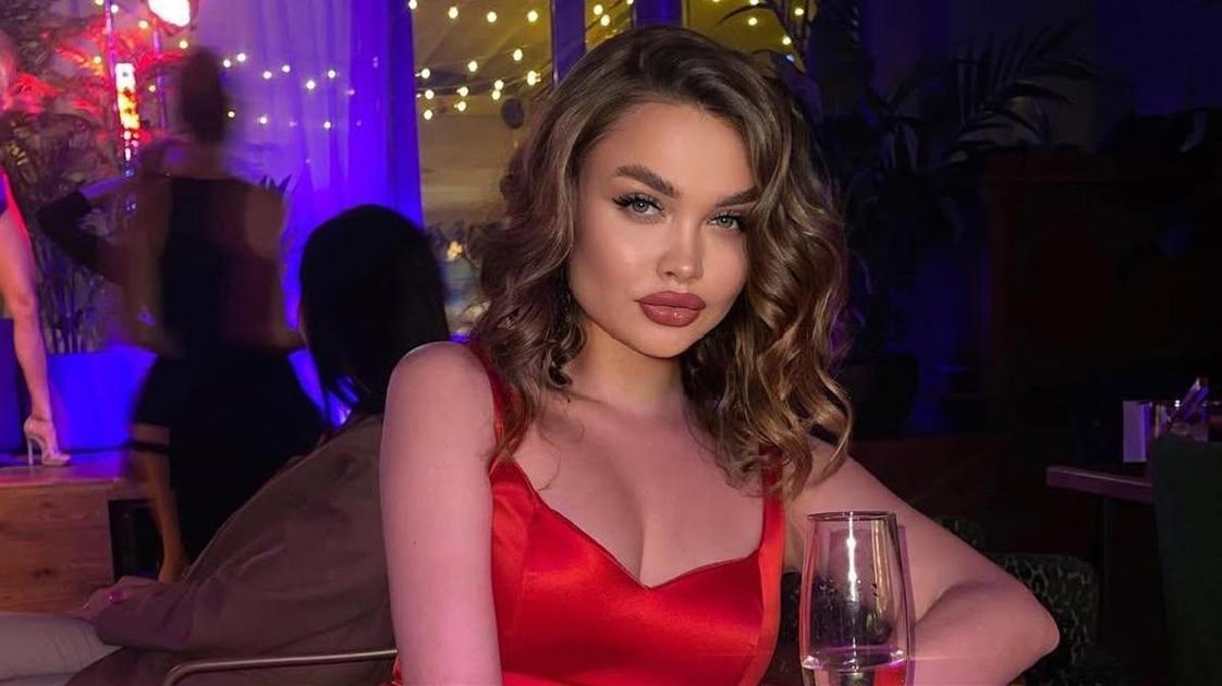 Менің әйелім орманда зәр шығарады. Бақыт компот мұздаған сиськи тыңда