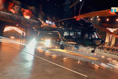 Новосибирские атлеты на шоу Титаны поднимали вертолет