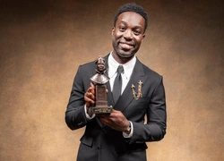 Актер Паапа Эссьеду (Северус Снейп в сериале о Гарри Поттере) стал лауреатом премии Лоуренса Оливье 2026