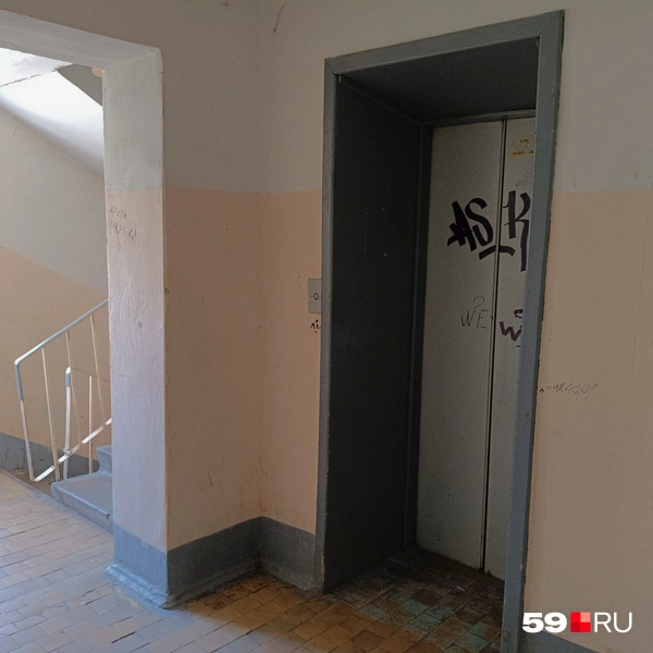 Есть в девятиэтажке и работающий лифт | Источник: Кирилл Хафизов / 59.RU