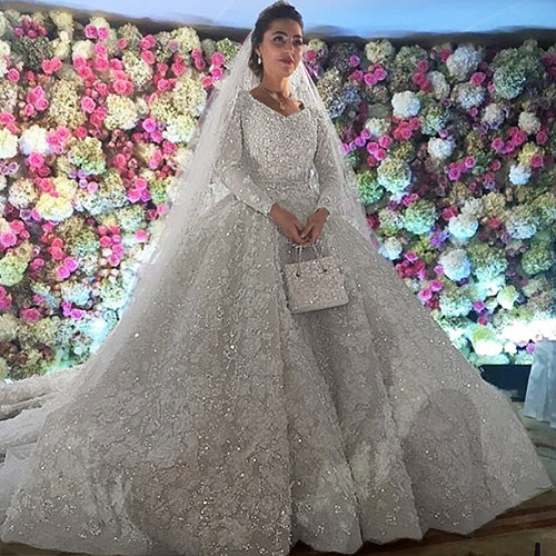 Платье невесты от модного дома Ellie Saab весит 25 килограммов