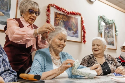 I moved so no one would bother: Elderly in Tyumen mark New Year alone