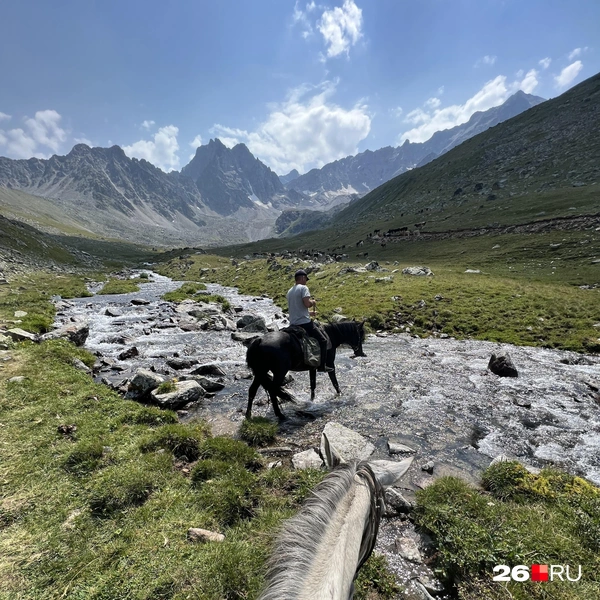 Горные реки Домбая&nbsp;— ледяные и кристально чистые | Источник: Ислам Узденов