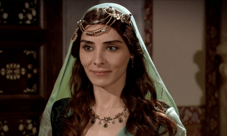 Топ-10 самых раздражающих героинь из турецких сериалов (и почему они нас бесят) 😅