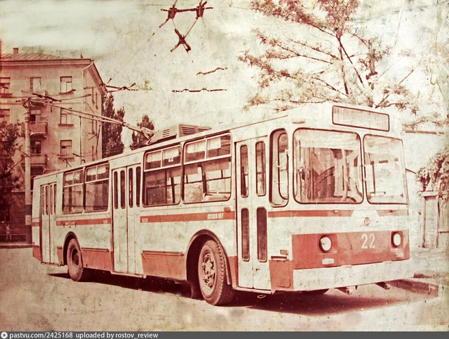 1974-1975, троллейбус ЗиУ-682Б на Лекальной улице  | Источник: Фото из музея ГЭТ / pastvu.com