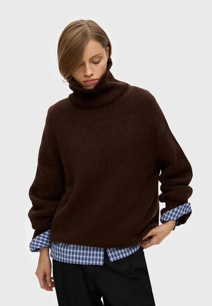 База на всю зиму: лучшие свитера, водолазки, брюки и джинсы