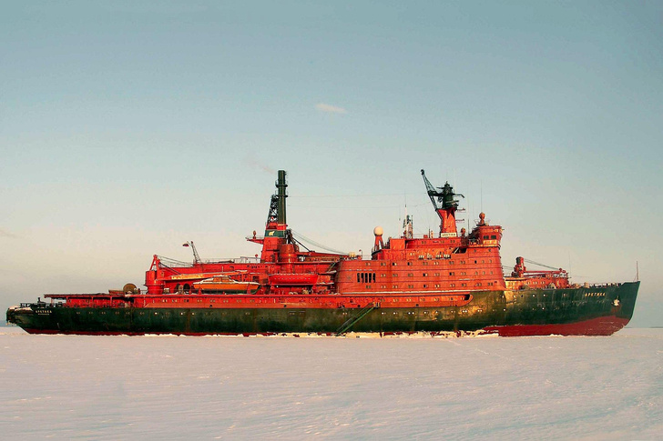 Парусники, дирижабли и атомоходы: 7 знаменитых судов, покорявших Арктику
