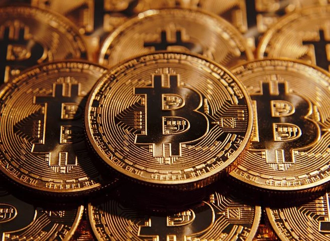Минкомсвязи предложило обложить операции с биткоинами НДФЛ | ya62.ru
