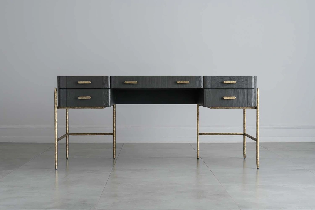 Стол из коллекции Rustic, дизайн Джеймса Паттерсона. | Источник: dantonehome.ru