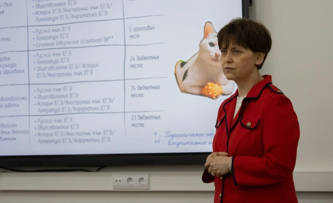 Татьяна Владимирова на работе | Источник: МПГУ. Официальная группа / Vk.com