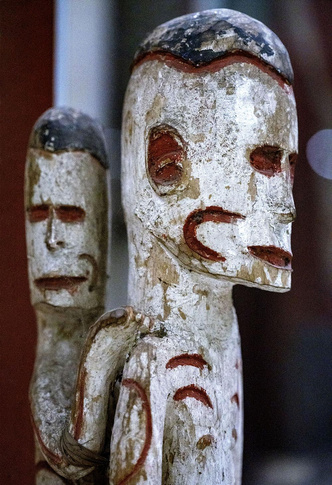 Ноги — корни, тело — ствол, голова — крона: как устроена жизнь в индонезийском племени асматов