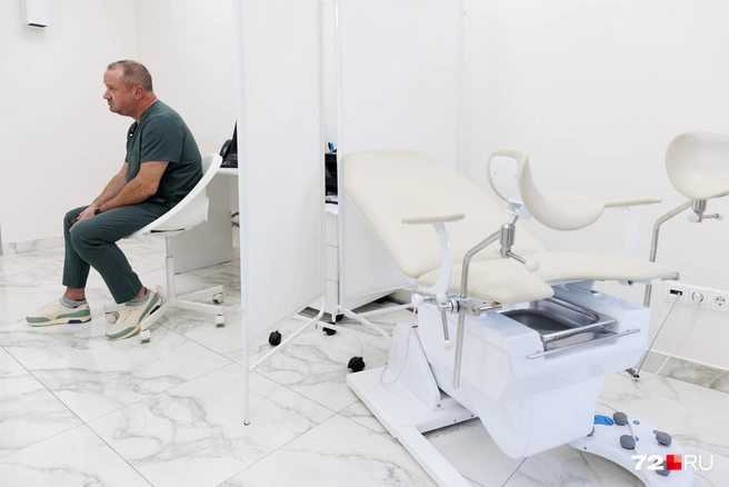 Дмитрий встретил нас сразу после проведения операции | Источник: Ирина Шарова / 72.RU