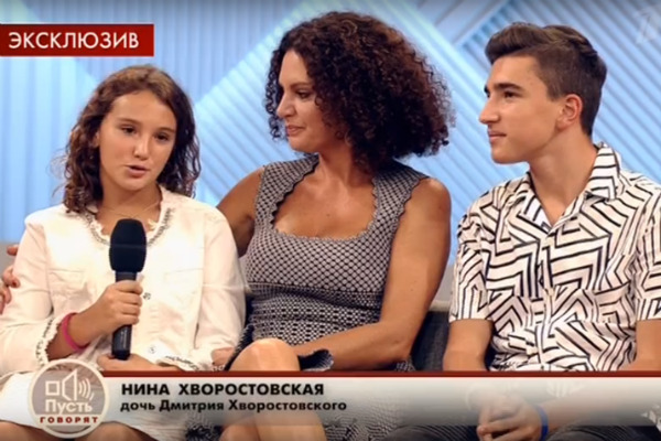 Флоранс с детьми, Ниной и Максимом | Источник: Скрин программы