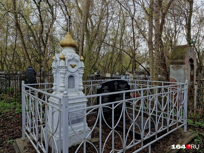 Могилы священников выглядят очень необычно | Источник: Виктория Федорова / 164.RU