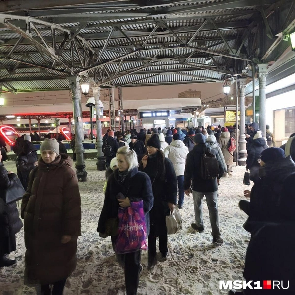 Скопление пассажиров на Ярославском вокзале | Источник: Михаил Мечев / MSK1.RU