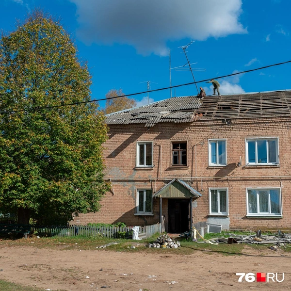 Последствия взрыва на пиротехническом предприятии для одного из окрестных домов | Источник: Александр Куренной / 76.RU