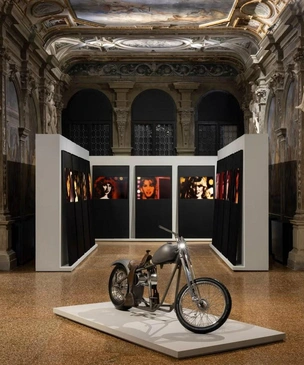 Два художника, одна Америка: Артур Джафа и Ричард Принс в Fondazione Prada в Венеции