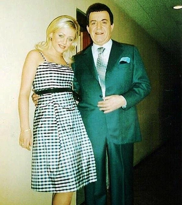 В мир шоу-бизнеса Юлия Началова попала еще в детстве. А когда она выросла, Иосиф Кобзон пел на ее свадьбе | Источник: julianachalova / Instagram (экстремистская организация, деятельность запрещена на территории РФ)