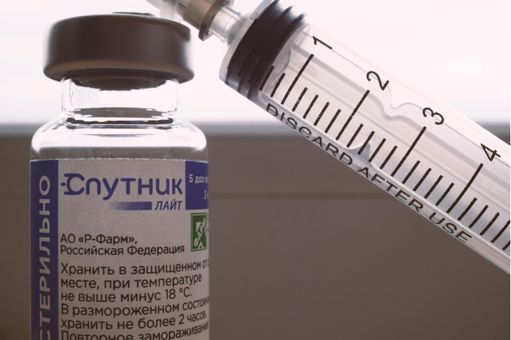 Ученые: ревакцинация препаратом «Спутник Лайт» дает стопроцентную защиту от «Омикрона»