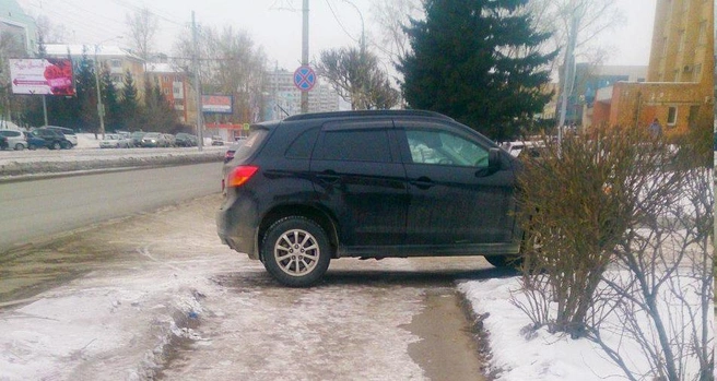 Тротуар вдоль Красноярского рабочего