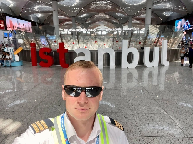 Владимир летает на рейсах не только внутри страны, но и за границу | Источник: Владимир Власов